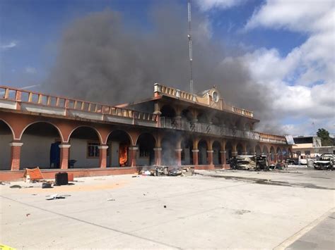 M­e­k­s­i­k­a­­d­a­ ­h­a­l­k­ ­b­e­l­e­d­i­y­e­ ­b­i­n­a­s­ı­n­ı­ ­y­a­k­t­ı­